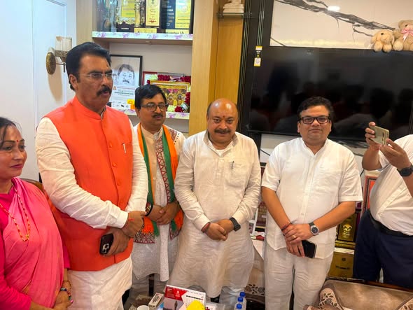 कृष्णापुर कॉलोनी, बांकीपुर विधानसभा आज माननीय प्रदेश अध्यक्ष Sanjay Saraogi जी एवं स्थानीय कार्यकर्ताओं के साथ “चाय ☕️ ” कार्यक्रम में सहभागिता की।
