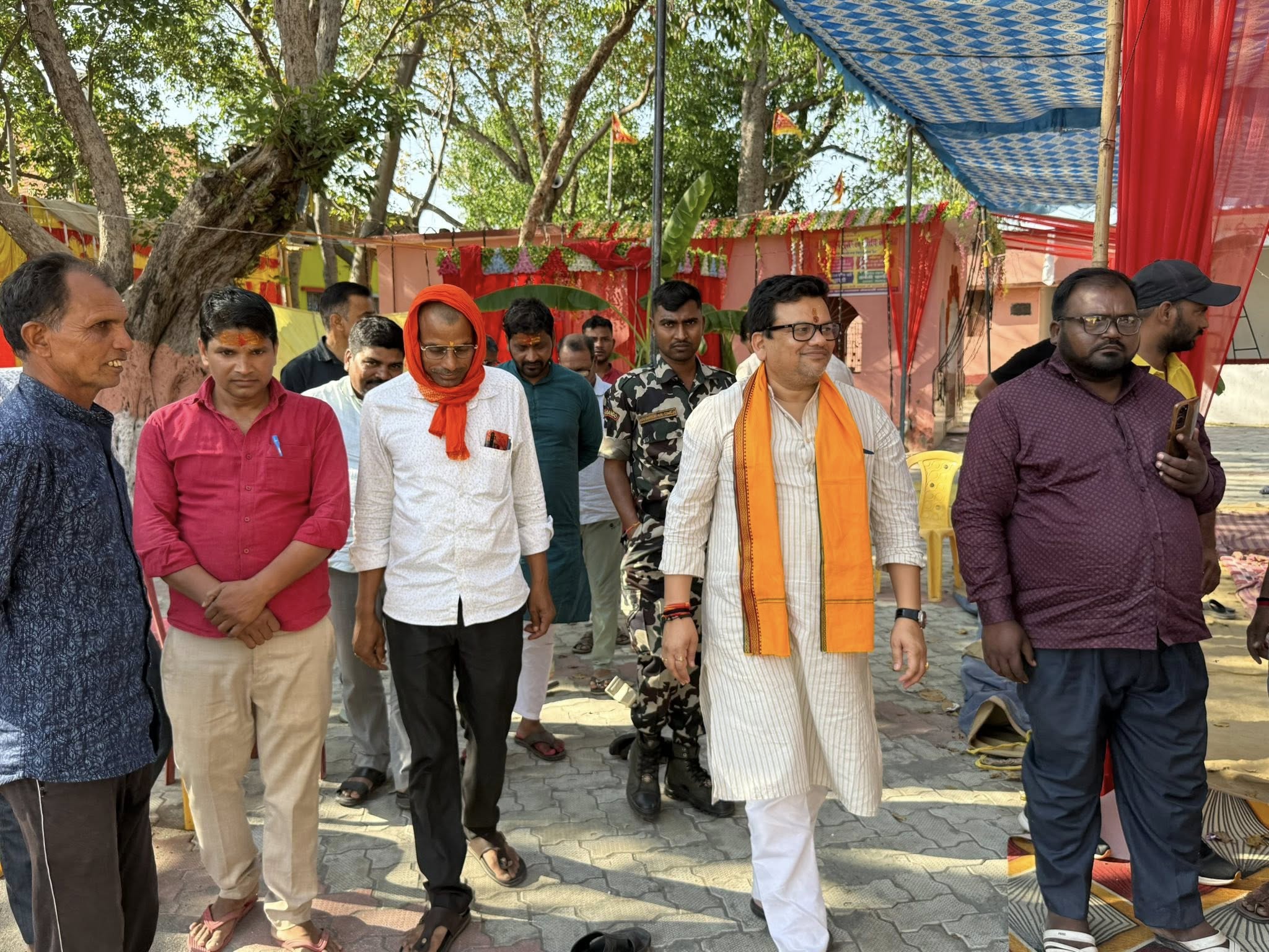 ग्राम कर्मा भगवान में आयोजित अखण्ड कीर्तन सह महाआरती में शामिल