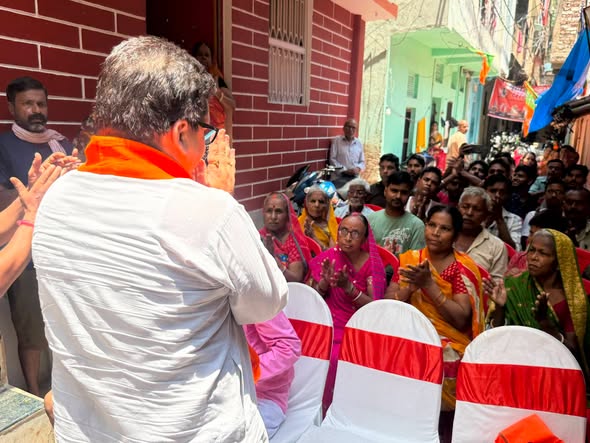 आज बांकीपुर विधानसभा के विश्वविद्यालय मण्डल, पटना महानगर अंतर्गत बूथ संख्या 402 पर प्रधानमंत्री आदरणीय श्री नरेंद्र मोदी जी के लोकप्रिय कार्यक्रम ‘मन की बात’ को देवतुल्य कार्यकर्ताओं एवं स्थानीय नागरिकों के साथ श्रवण किया।