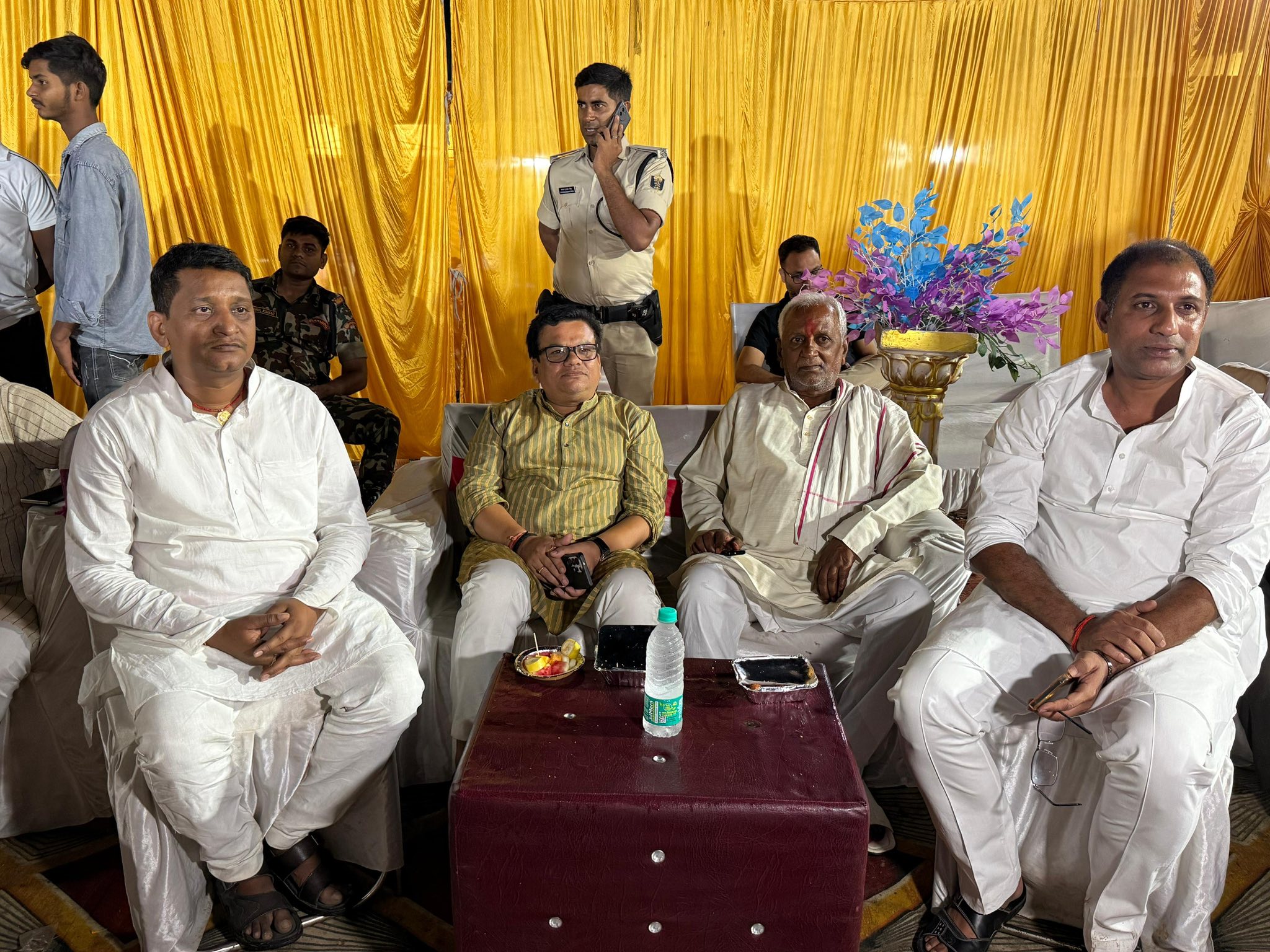 ग्राम - फेसर, औरंगाबाद निवासी एवं फेसर पंचायत के मुखिया प्रतिनिधि श्री भगवान प्रसाद जी एवं भाई रवि कुमार जी के यहाँ वैवाहिक समारोह में सम्मिलित