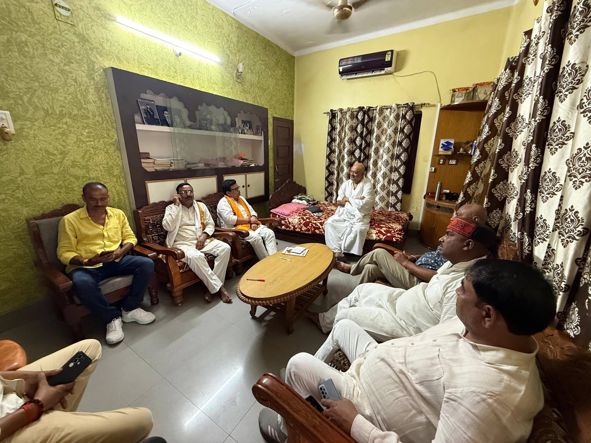 क्लब रोड, औरंगाबाद निवासी श्री अभिषेक रंजन (बजाज) जी के पूज्य पिताजी स्व० रविन्द्र कुमार जी (वरीय अधिवक्ता) के निधन का दुःखद समाचार प्राप्त हुआ।