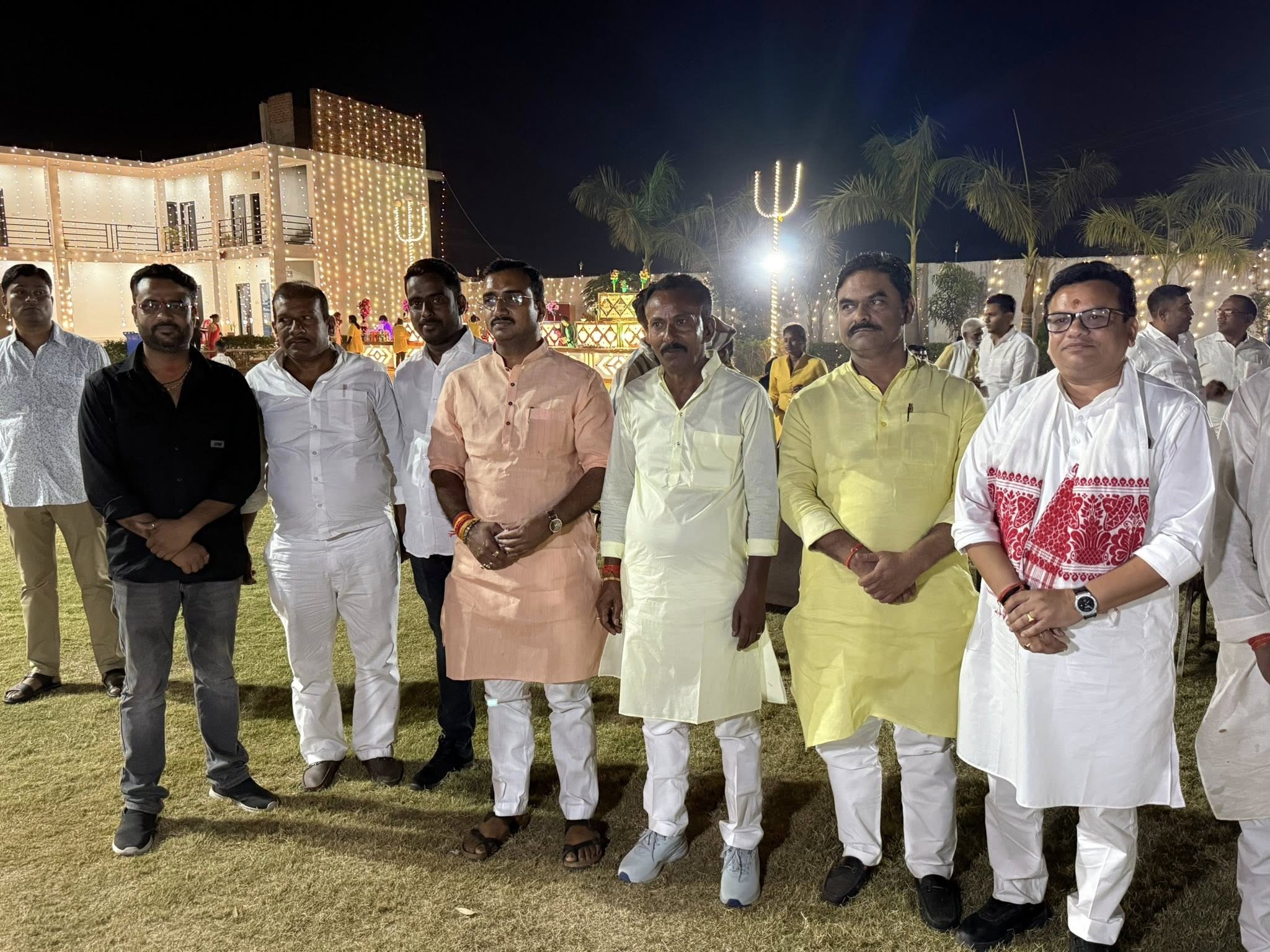ग्राम - इंग्लिश, औरंगाबाद निवासी श्री दुर्गा सिंह जी के यहां वैवाहिक समारोह में सम्मिलित