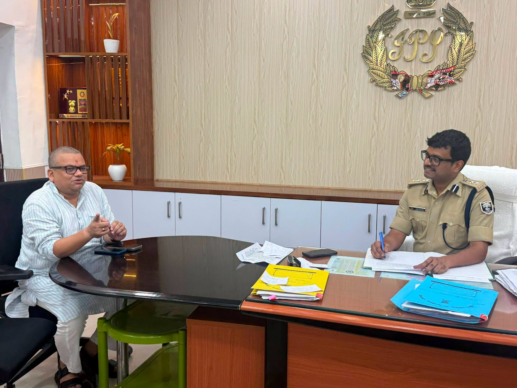 आज श्री उपेन्द्र नाथ वर्मा जी, पुलिस अधीक्षक, औरंगाबाद से भेंट कर क्षेत्र से जुड़े विभिन्न जनहित एवं कानून-व्यवस्था से संबंधित विषयों पर सार्थक चर्चा की।