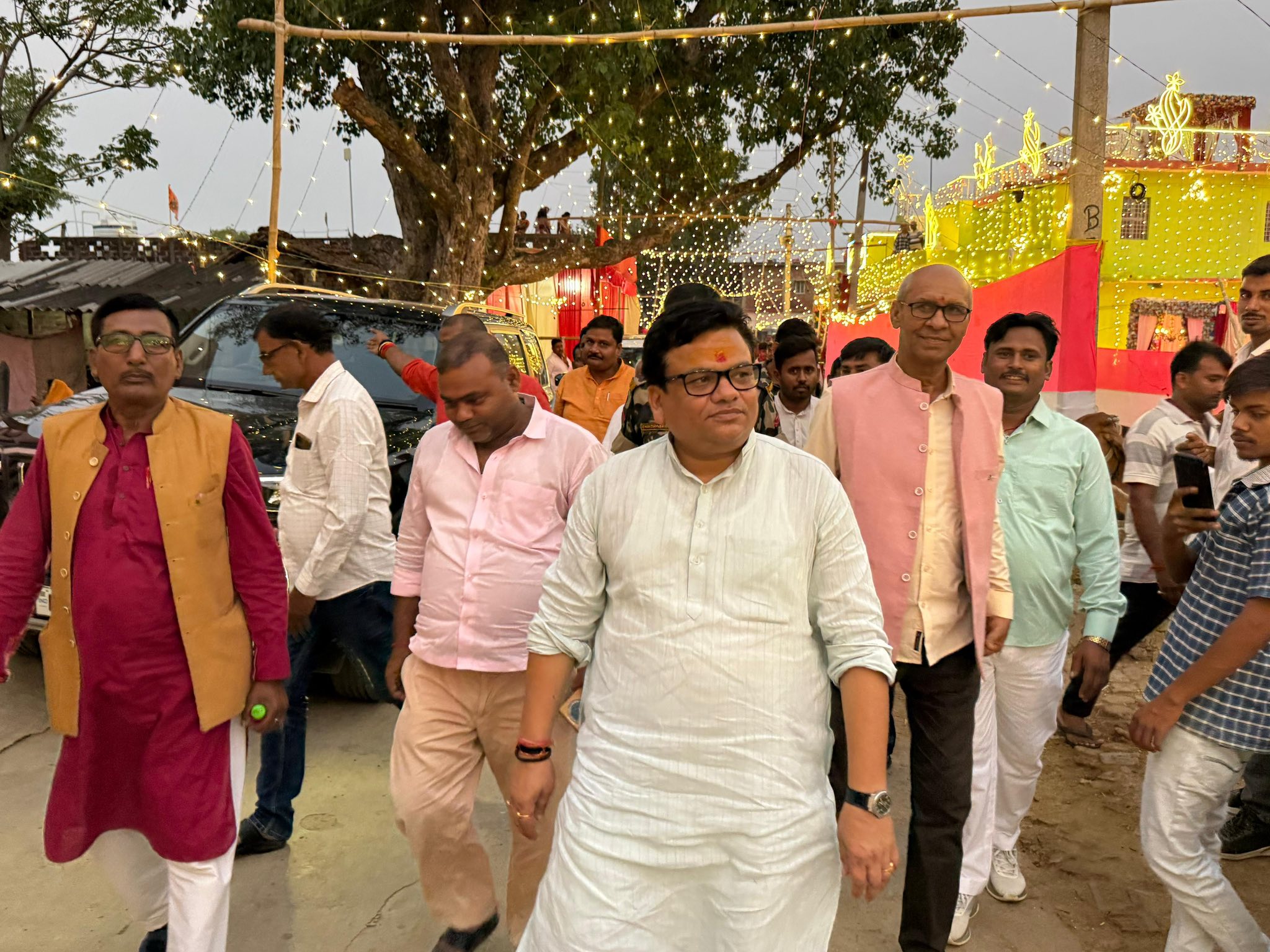 ग्राम- जमालपुर, औरंगाबाद के निवासी श्री रामप्रवेश चौहान जी के यहाँ तिलकोत्सव समारोह में सम्मिलित
