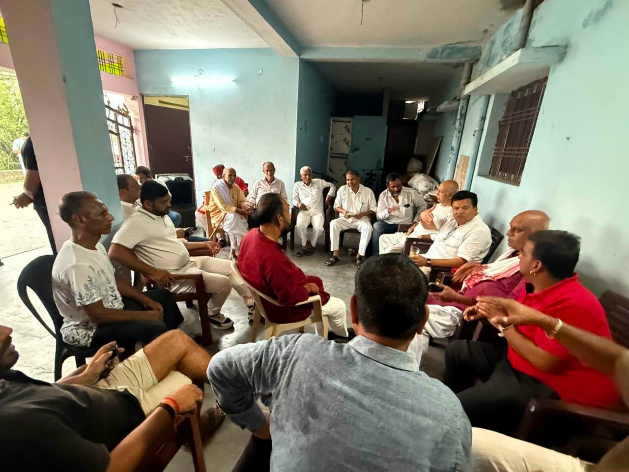 आज औरंगाबाद नगर परिषद क्षेत्र के वार्ड संख्या-1 क्षत्रिय नगर में हिंदुस्तानी आवाम मोर्चा (हम) के जिलाध्यक्ष श्री हरेन्द्र सिंह जी के आवास पर सम्मानित वरिष्ठजनों के साथ चाय पर आत्मीय चर्चा करने का अवसर प्राप्त हुआ।