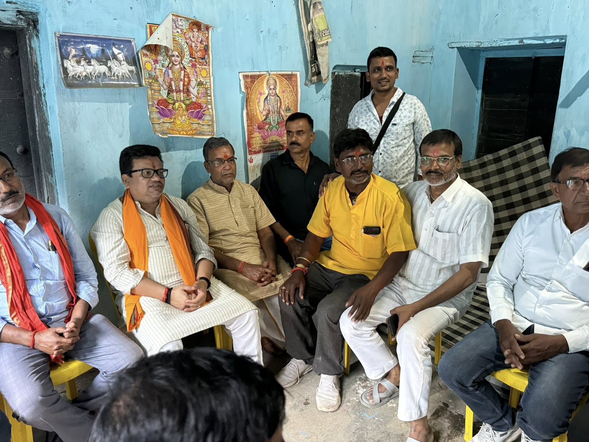 ग्राम जम्होर के दुर्गा मंडप में अखण्ड कीर्तन के पश्चात आयोजित भंडारा कार्यक्रम में शामिल