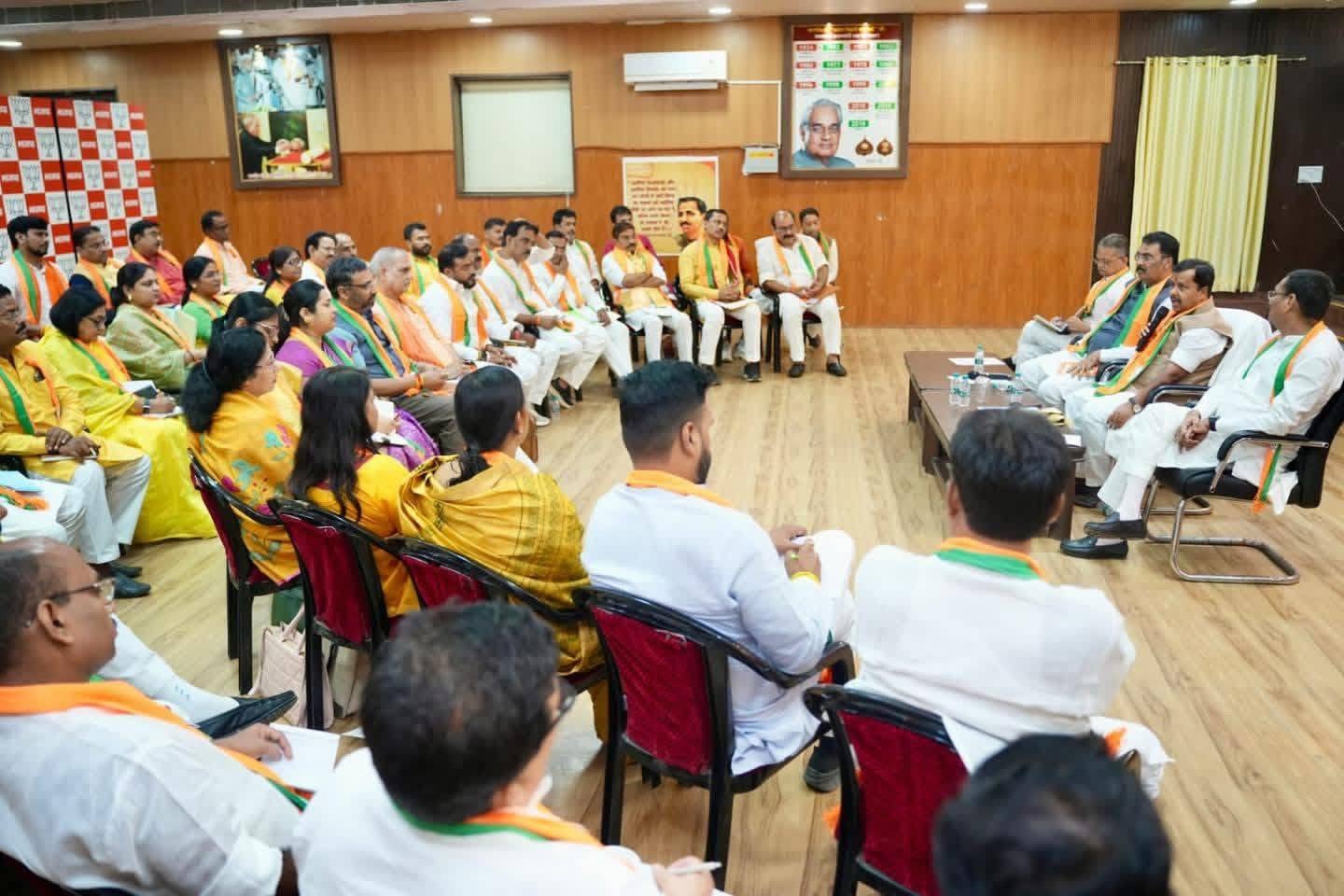 पटना स्थित प्रदेश कार्यालय के अटल सभागार में नवनियुक्त प्रदेश पदाधिकारियों के साथ पहली बैठक सम्पन्न हुई।