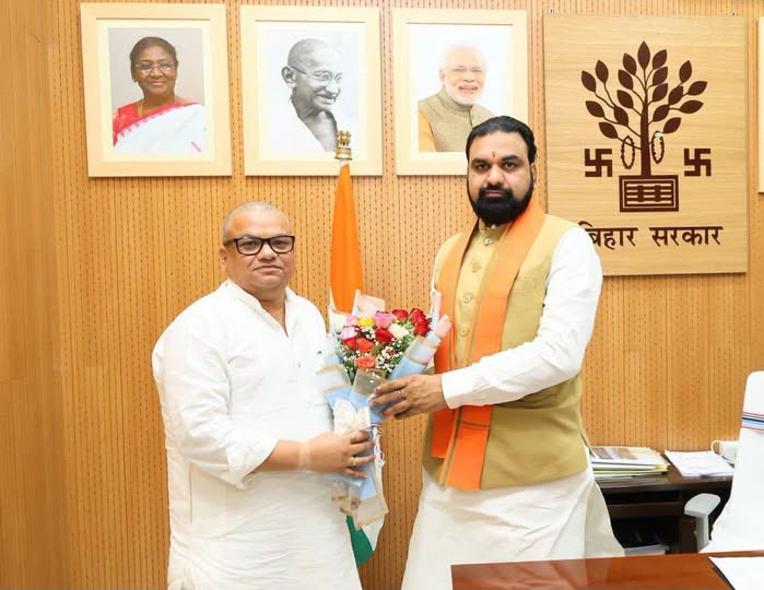 बिहार के यशस्वी मुख्यमंत्री माननीय श्री Samrat Choudhary जी से शिष्टाचार भेंट कर विधानसभा क्षेत्र औरंगाबाद के समग्र विकास से जुड़े विभिन्न महत्वपूर्ण विषयों पर विस्तारपूर्वक चर्चा की।