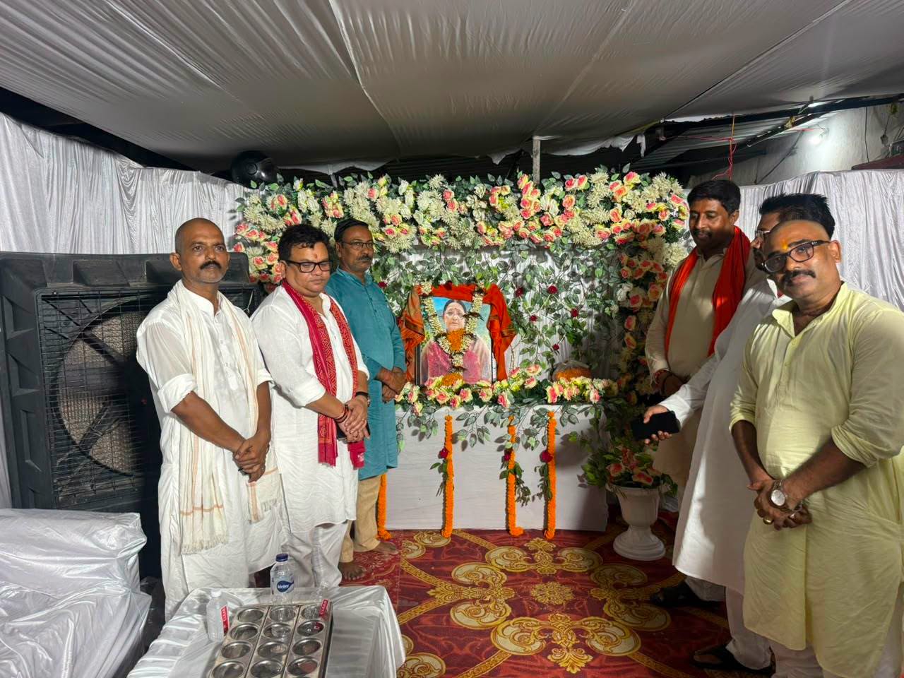 जदयू नेता श्री तेजेन्द्र सिंह जी के यहाँ आयोजित श्राद्ध कर्म में सम्मिलित होकर दिवंगत आत्मा को भावभीनी श्रद्धांजलि अर्पित की तथा शोकाकुल परिजनों से मिलकर अपनी संवेदनाएँ व्यक्त कीं।