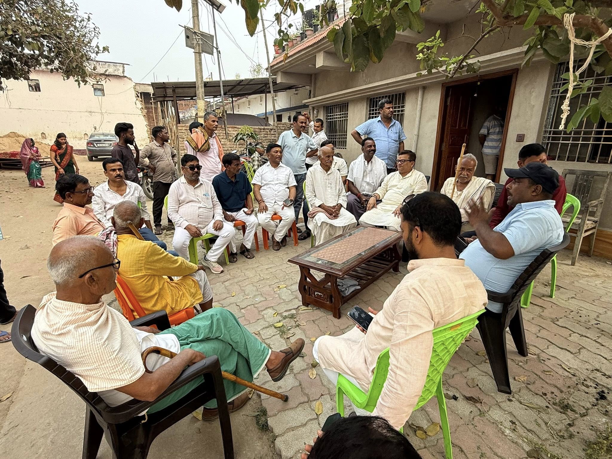 अरुण कुमार सिंह जी के यहाँ आयोजित शुभ विवाह समारोह में सम्मिलित