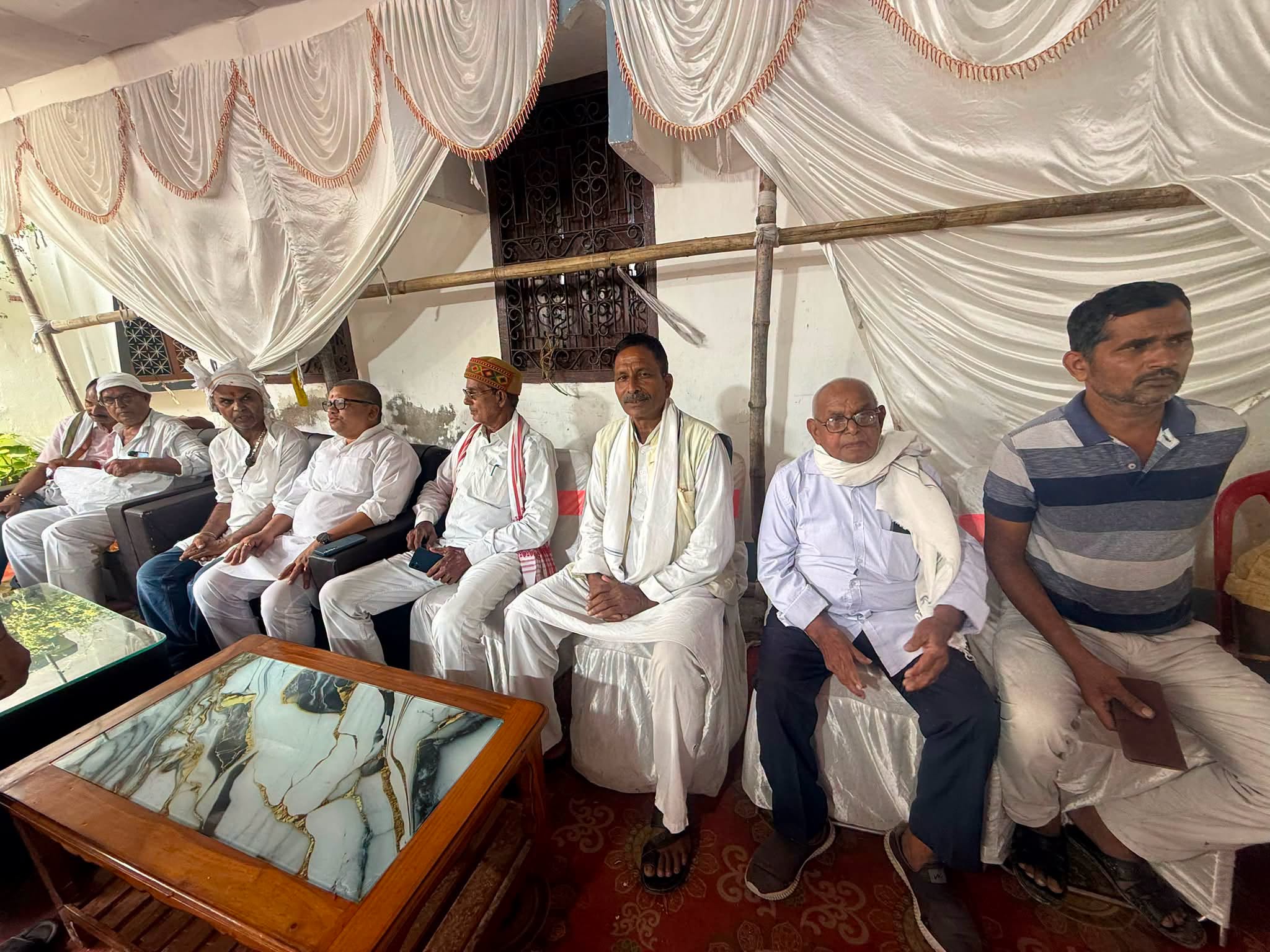 औरंगाबाद विधानसभा क्षेत्र के ब्लॉक मोड़, जयप्रकाश नगर स्थित देवी मंदिर रोड में श्री गुप्तेश्वर कुमार सिंह एवं श्री विनय सिंह जी की पूज्य माताजी स्वर्गीय शारदा देवी जी के ब्रह्मभोज कार्यक्रम में सम्मिलित होकर श्रद्धांजलि अर्पित की।