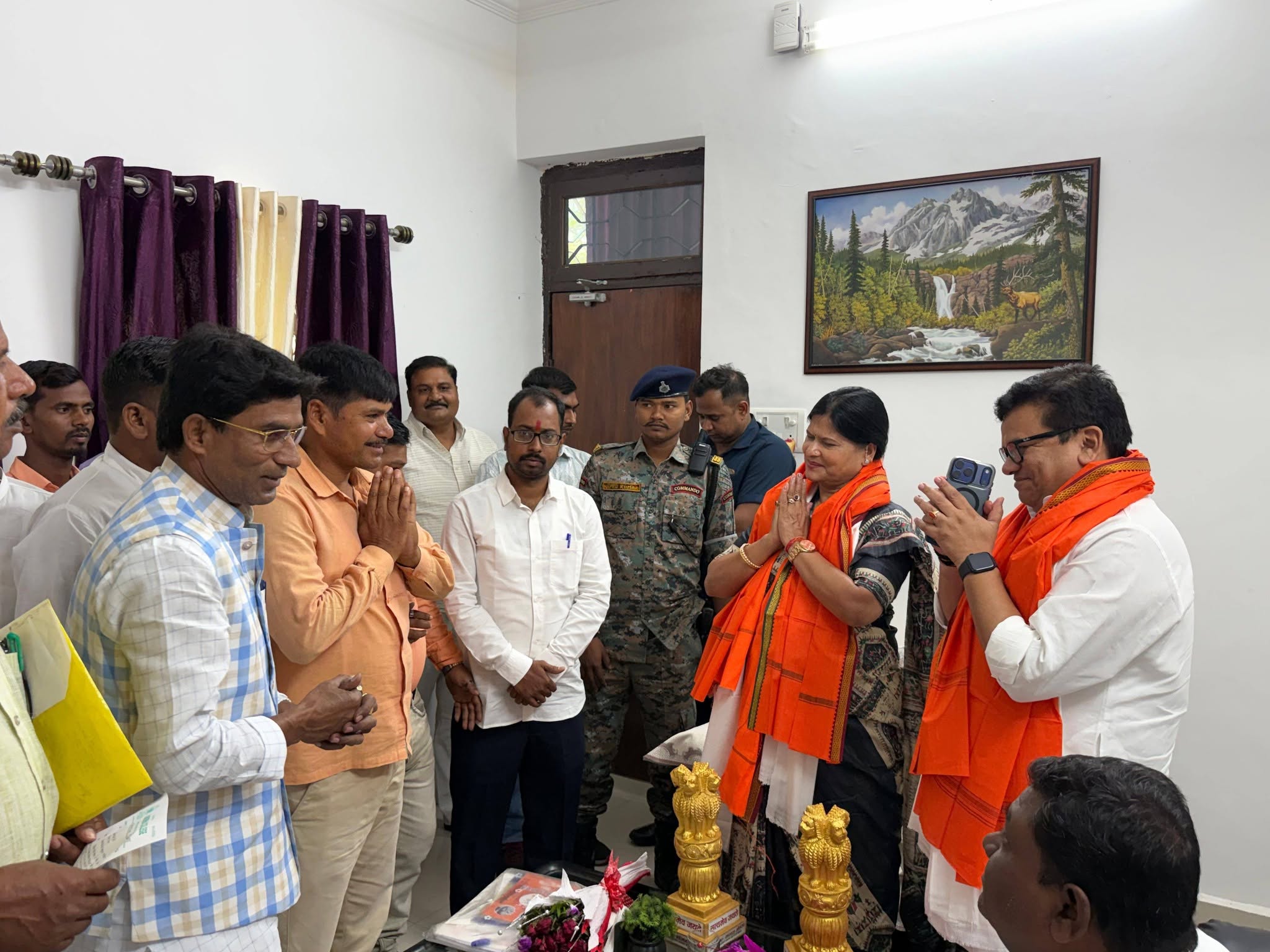 बिहार सरकार की पिछड़ा एवं अति पिछड़ा वर्ग कल्याण की माननीय मंत्री सह औरंगाबाद जिला प्रभारी मंत्री बड़ी बहन श्रीमती रमा निषाद से स्नेहिल शिष्टाचार भेंट किया।