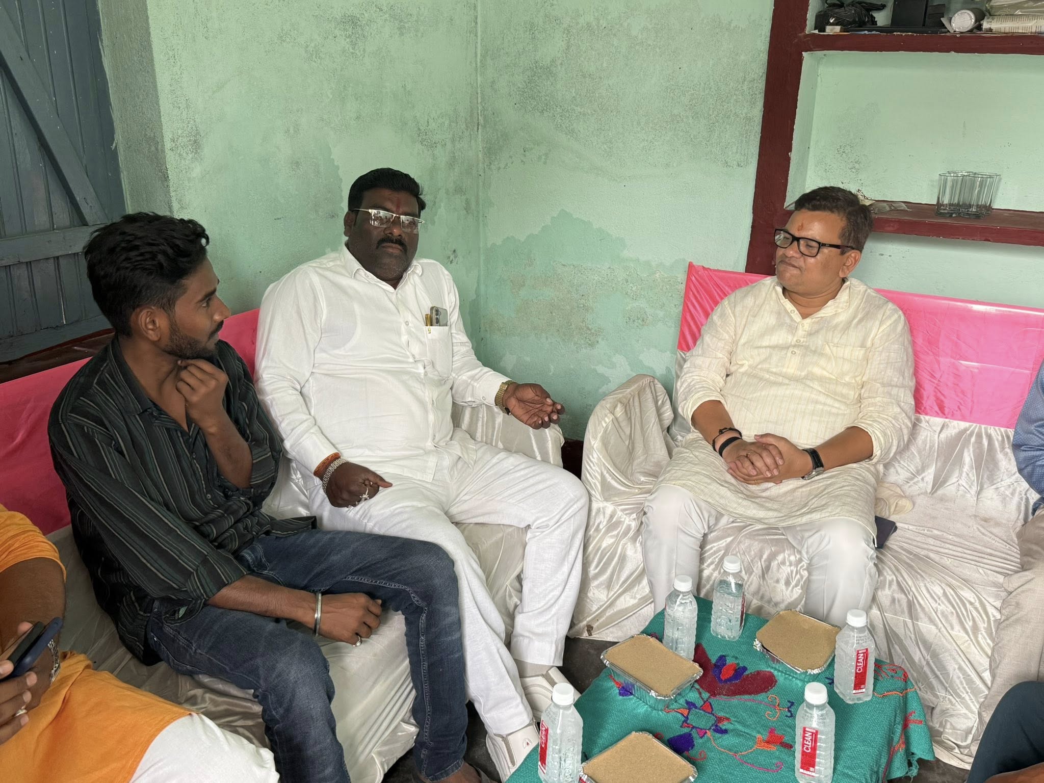 वीरेन्द्र पासवान जी के यहाँ आयोजित शुभ तिलकोत्सव समारोह में सम्मिलित