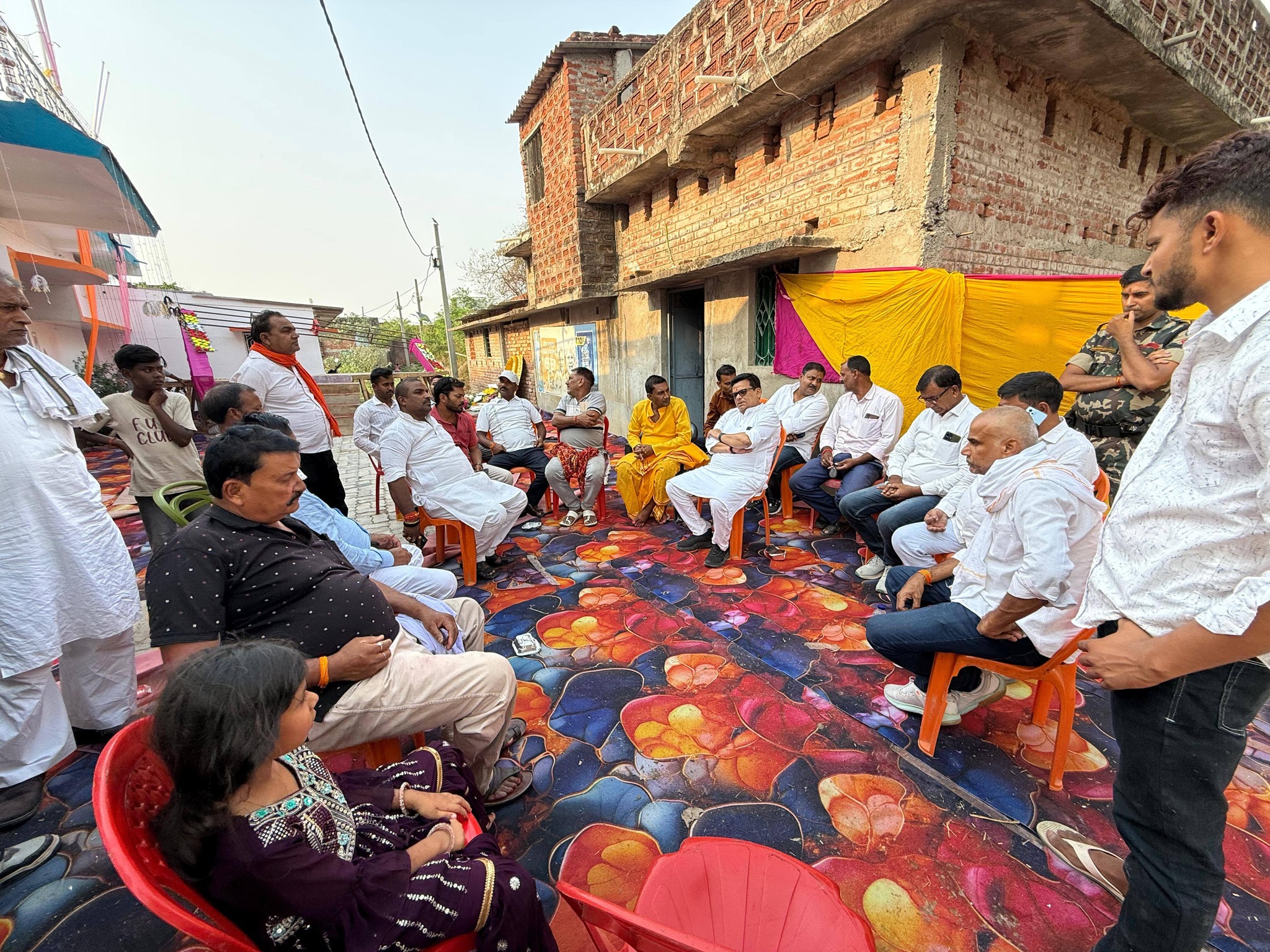 ग्राम- चौखड़ा, औरंगाबाद निवासी श्री सुबोध सिंह जी के यहाँ वैवाहिक समारोह की शुभकामनाएं प्रेषित कीं।