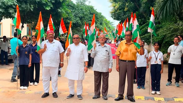 आदरणीय प्रधानमंत्री श्री Narendra Modi जी के आह्वान पर “हर घर तिरंगा” अभियान के अंतर्गत आज गोपाल नारायण सिंह विश्वविद्यालय, जमुहार में विद्यार्थियों के साथ तिरंगा यात्रा में सहभागिता की।
