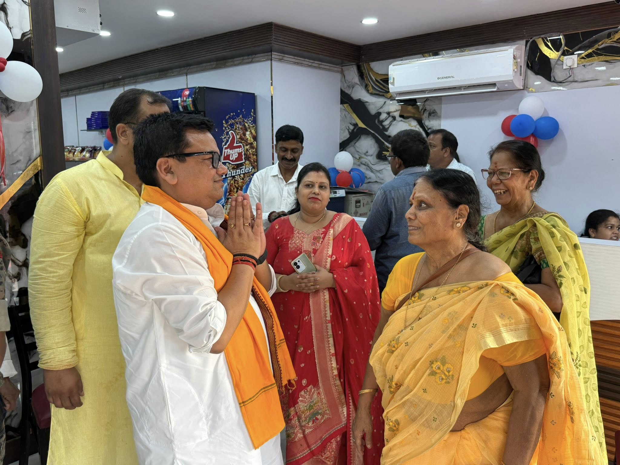 एम जी (रामनरेश सिंह) रोड, औरंगाबाद में भाजपा नेता भाई श्री गौरव अकेला जी के नवप्रतिष्ठान के शुभारंभ के अवसर पर शुभकामनाएं