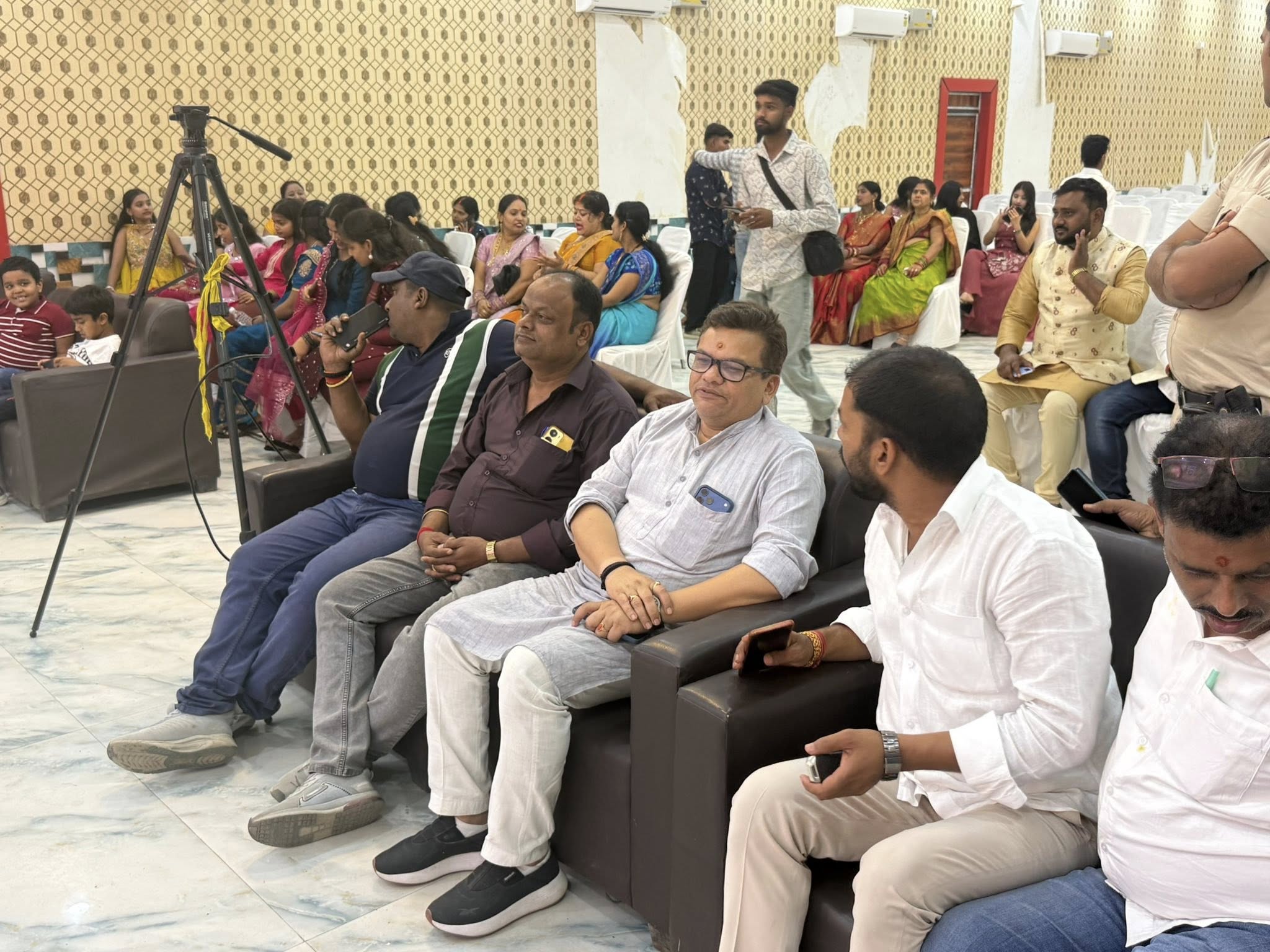 बसंत कुमार गुप्ता जी के यहाँ आयोजित हल्दी एवं मड़वा कार्यक्रम में शामिल